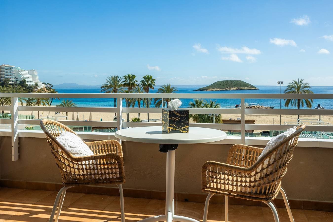 Foto 7 von 37: Ferienwohnung 'First Line Cosy' mit Meerblick, WLAN und Klimaanlage