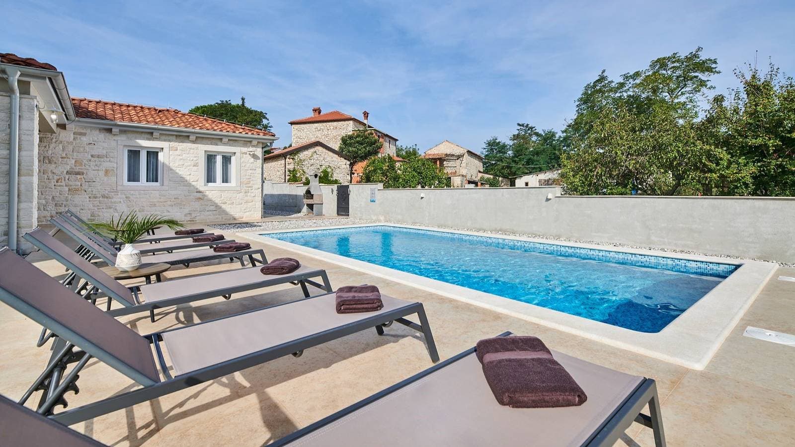 Foto 2 von 33: Schöne Villa Leon mit Pool