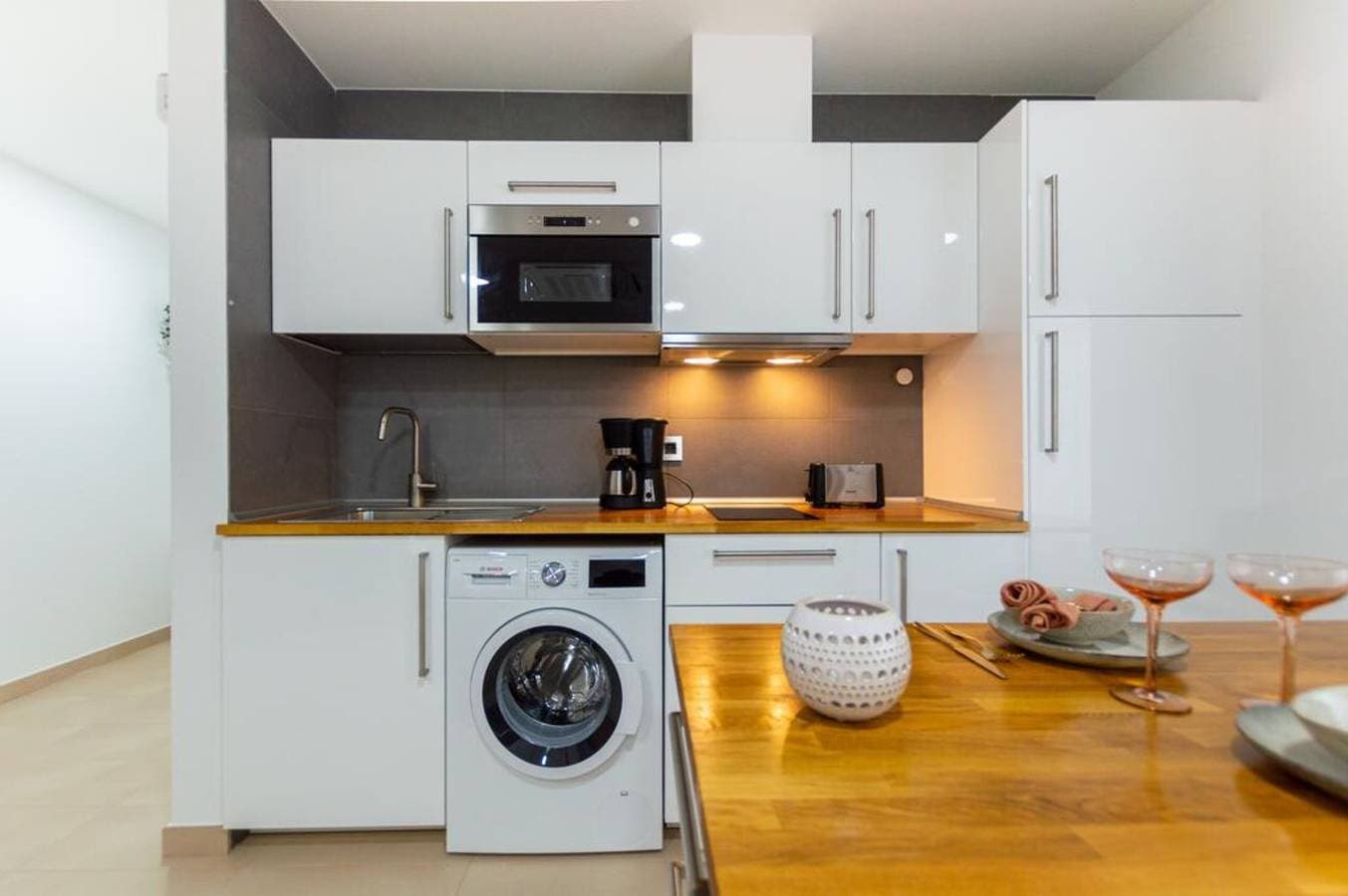 Foto 7 von 27: Ferienwohnung "Eclipse" mit Bergblick, Whirlpool, WLAN, Klimaanlage und Terrasse