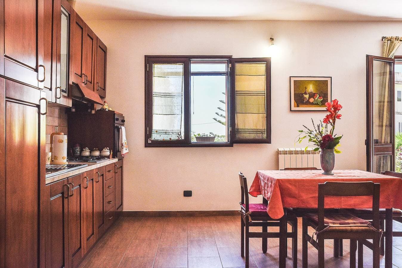 Foto 9 von 30: Ferienwohnung 'Villa Sovareto' mit Meerblick, Gemeinschaftsgarten und WLAN