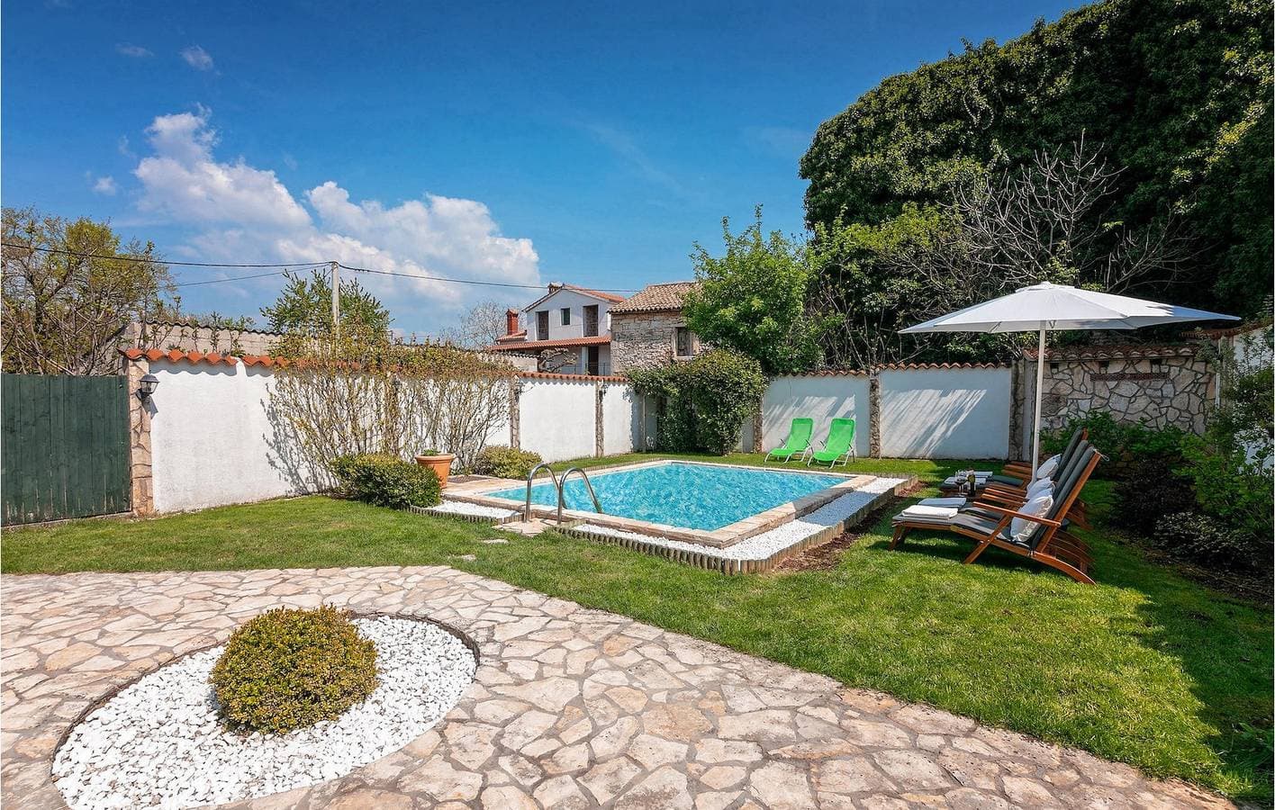 Foto 12 von 45: Modernes 2-Zimmer-Apartment mit Pool, WLAN und Parkplatz in der Nähe von Heraki