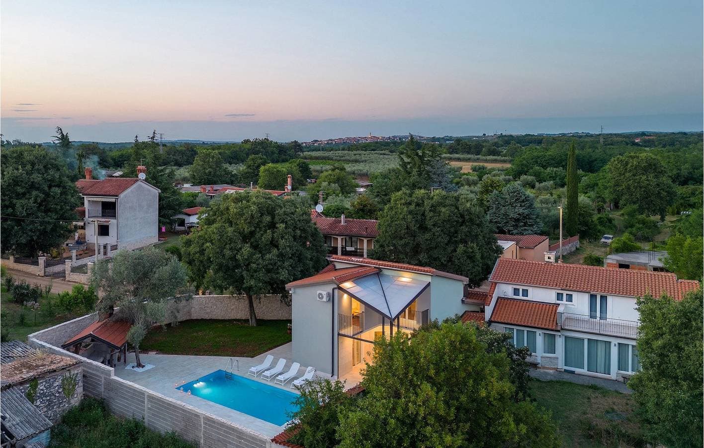Geräumige 2-Zimmer-Wohnung mit Pool, WLAN und Parkplatz in der Nähe von Brtonigla 1