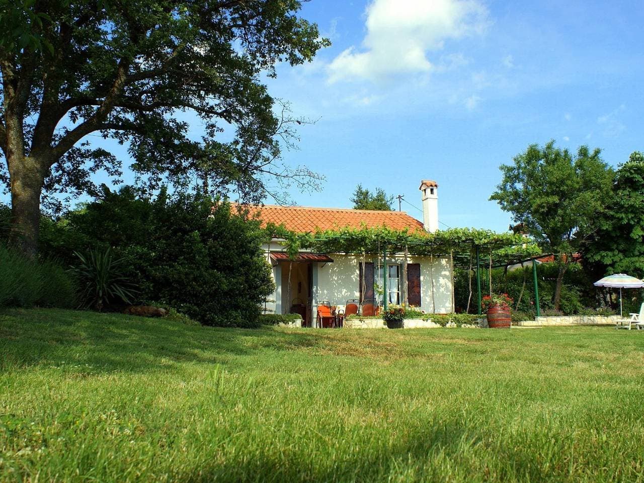 Foto 4 von 16: Freistehendes Haus Violeta mit weitläufigen Garten