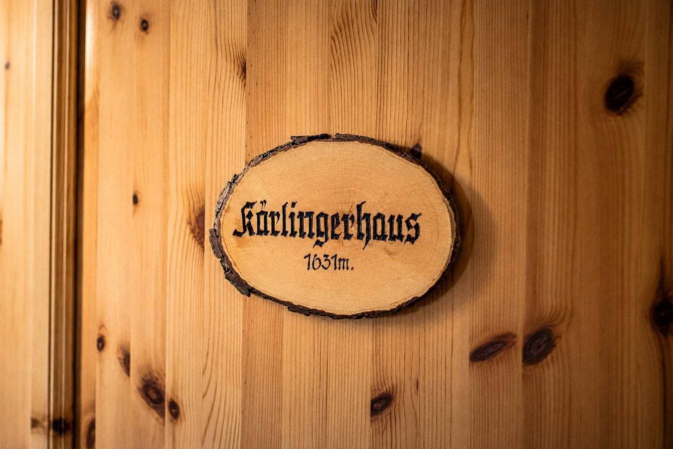 Foto 7 von 33: Doppelzimmer Kärlingerhaus im urigen Hüttenflair
