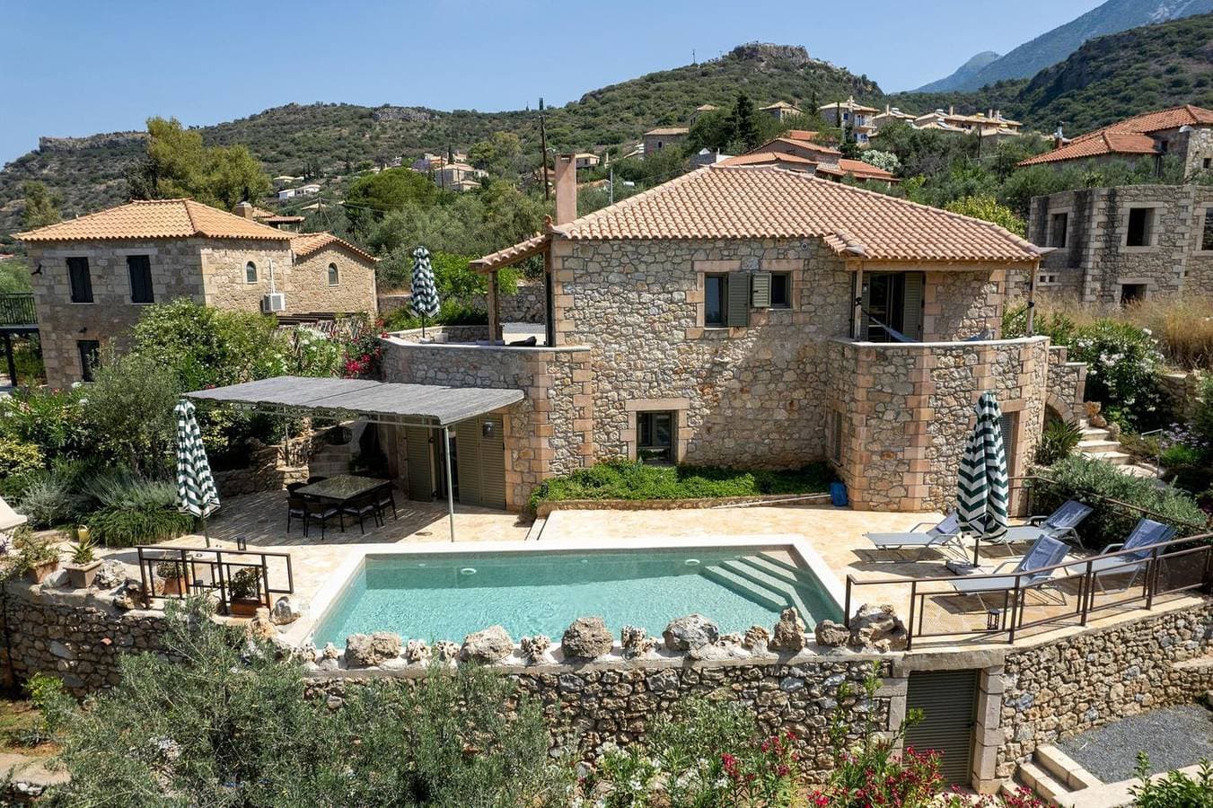 Ferienhaus mit privatem Pool in ruhiger Lage, nah zum Stoupa Sandstrand, Peloponnes 1