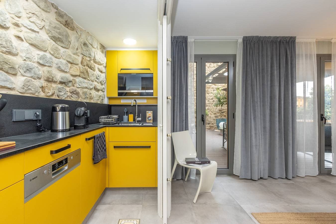 Foto 7 von 24: Kel Domènech – Luxusapartment für Kunstliebhaber im historischen Besalú