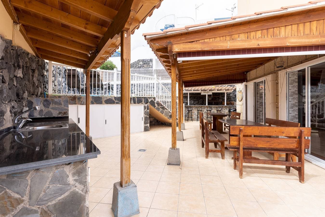 Foto 6 von 56: Ferienwohnung für 8 Personen mit Terrasse