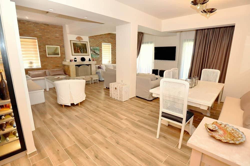 Foto 6 von 30: M.A Luxury Villa With Pool
