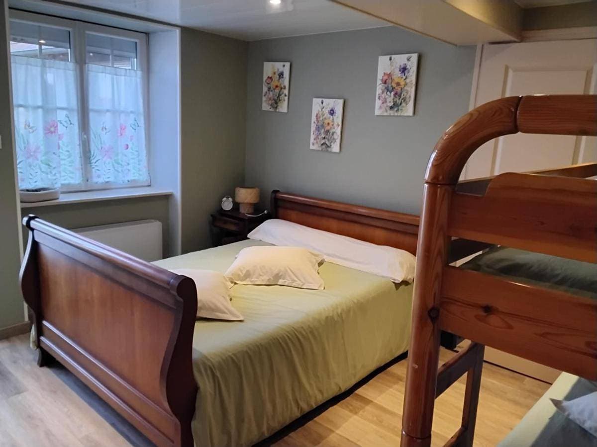 Foto 5 von 5: Quadruple Room with Private Bathroom