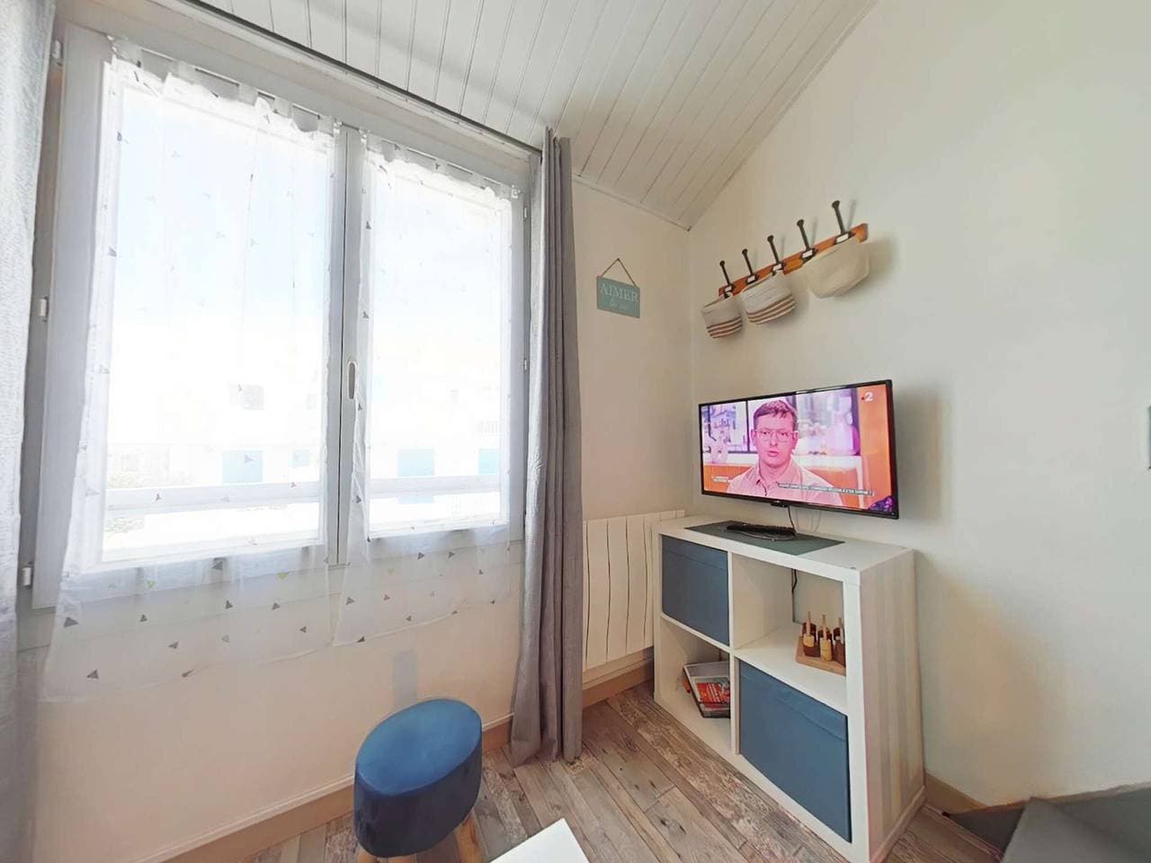 Foto 4 von 16: Helles Studio mit Mezzanine - Meerblick, 4 Schlafplätze, 250m vom Strand, nahe Hafen und Geschäften