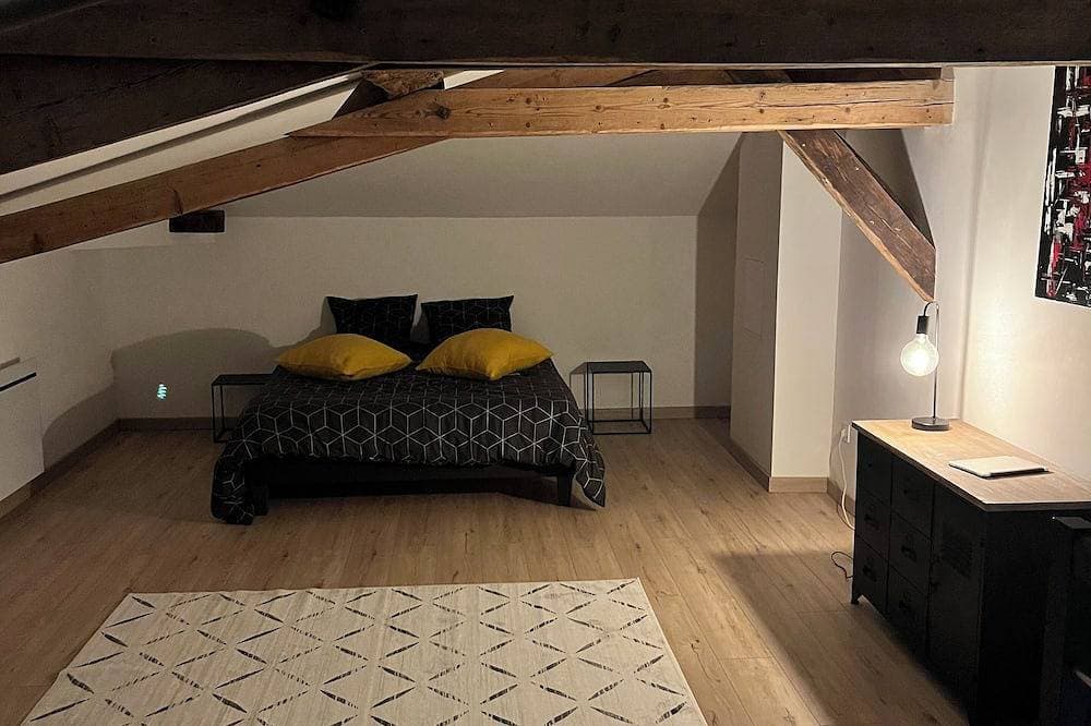 Charming village house completely renovated in the heart of the bastide. 1