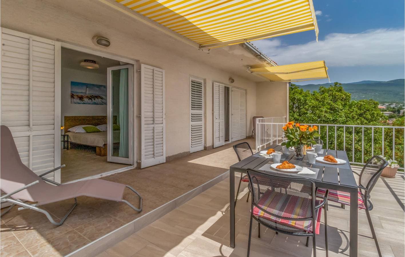 Foto 9 von 49: Gemütliche 2-Zimmer-Wohnung mit Terrasse, 100 m von der Küste in Novi Vinodolski entfernt