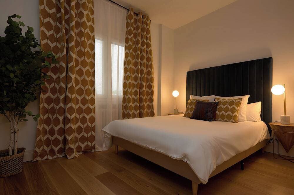 Foto 3 von 30: Oasis & Design in Central Alcalá | 3 Bedrooms | 2 Bathrooms | Private Patio