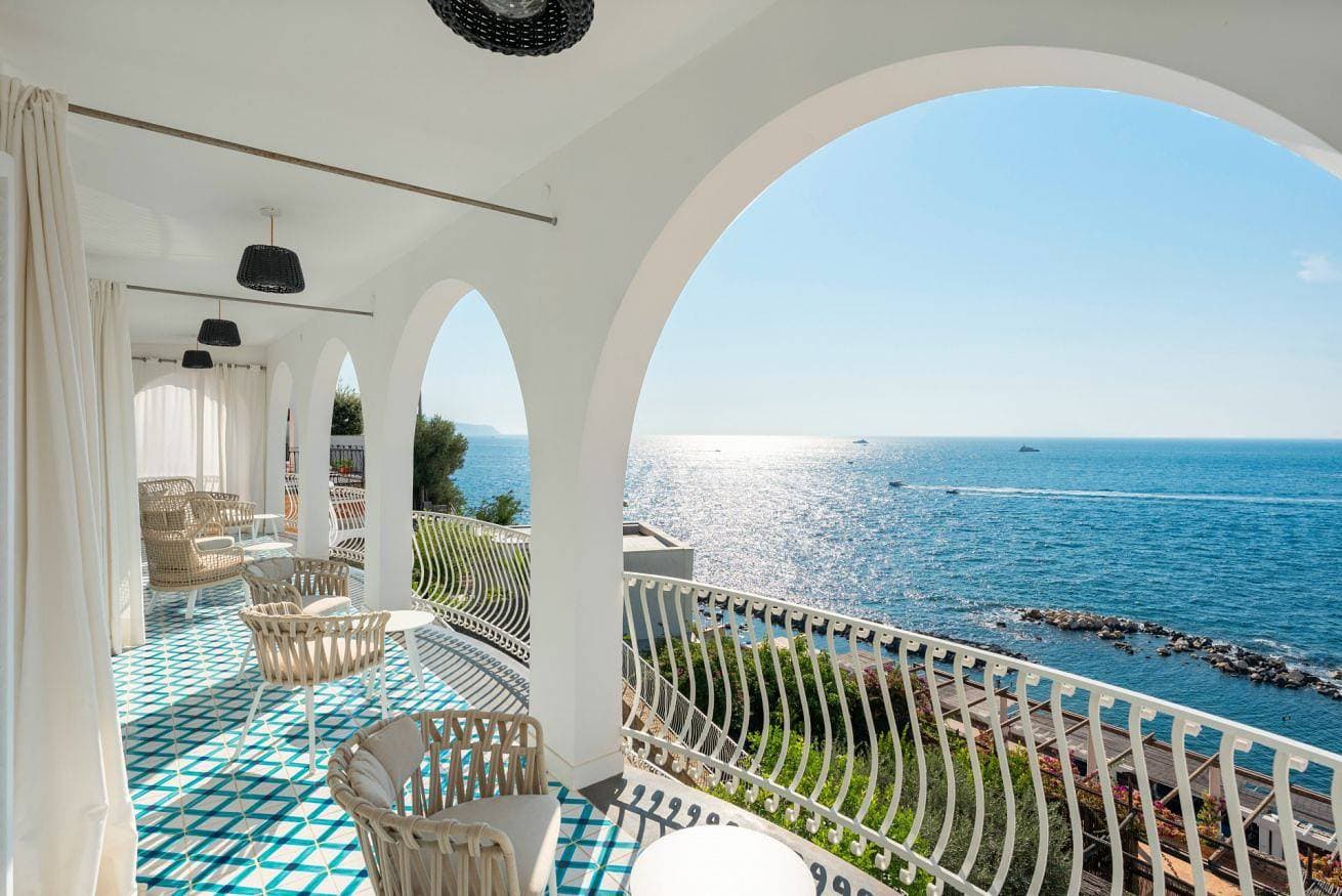 Foto 4 von 62: Villa Stunning view on the sea of Naples with private pool and beach access