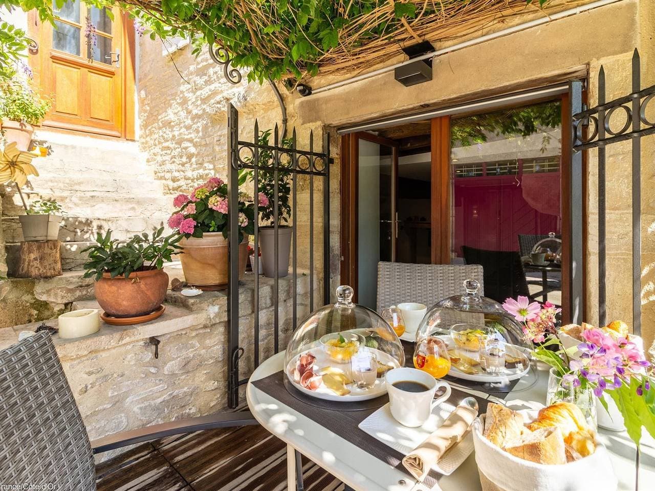 Foto 5 von 21: Charmanter Aufenthalt in Savigny les Beaune: moderner Komfort und Terrasse