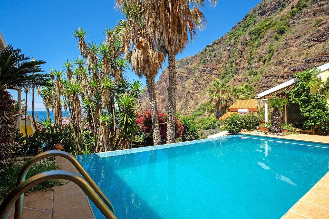 Foto 10 von 68: Suite Bela Vigia 1 mit Gemeinschaftspool, Garten und WLAN