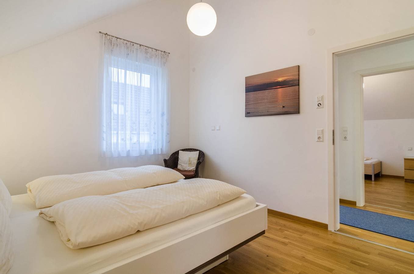 Foto 11 von 27: Lichtdurchflutete Ferienwohnung "Haus Buche" in der Nähe des Bodensees mit WLAN, Balkon und Garten; Parkplätze vorhanden