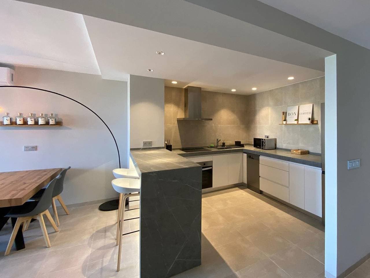 Foto 7 von 14: Luxus Appartment mit Terrasse und Meerblick