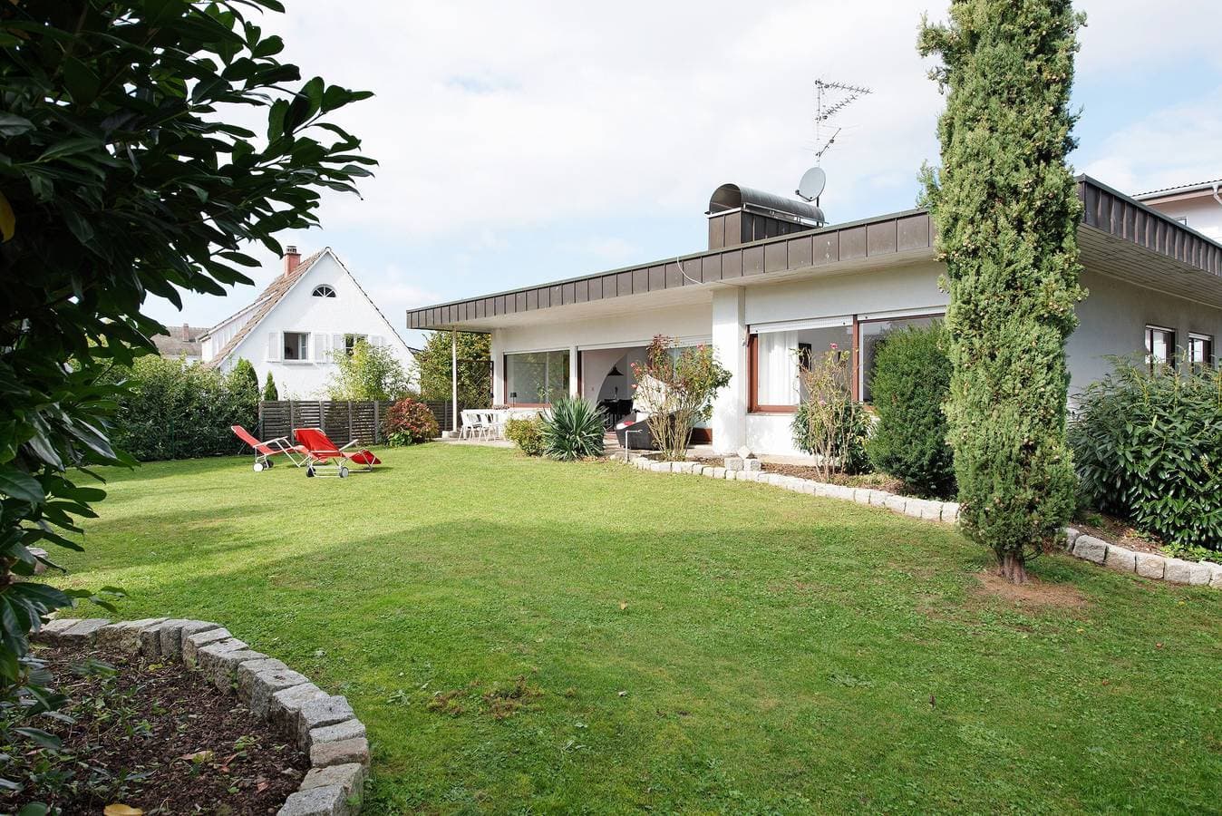 Foto 6 von 33: Bodensee Bungalow - Ferienwohnung 'Souterrain' mit Privatterrasse, Gemeinschaftsgarten und Wi-Fi