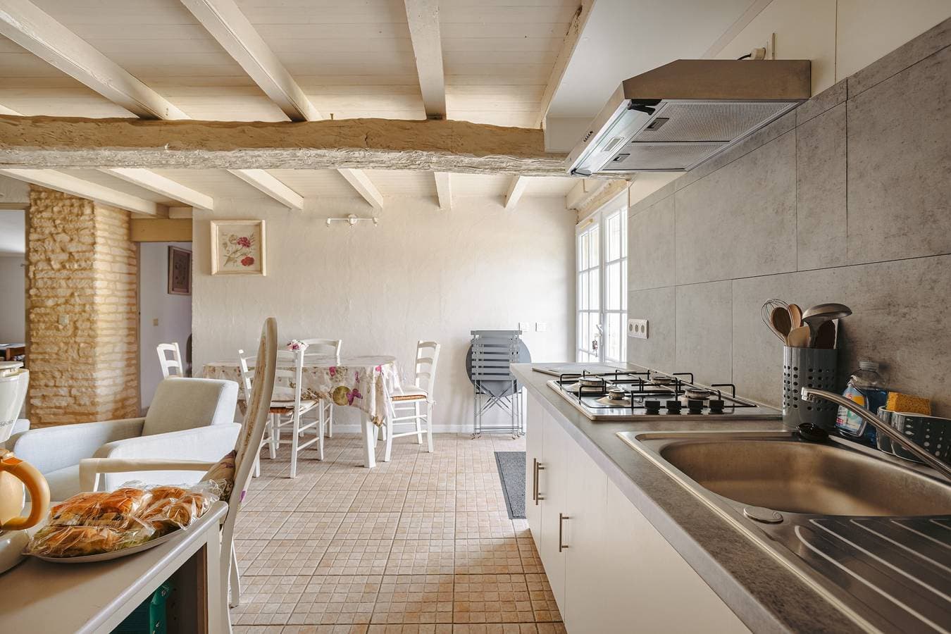 Foto 5 von 21: Ferienhaus 'Gîte Romantique De Type Charentais' mit gemeinsamer Terrasse, WLAN & Klimaanlage