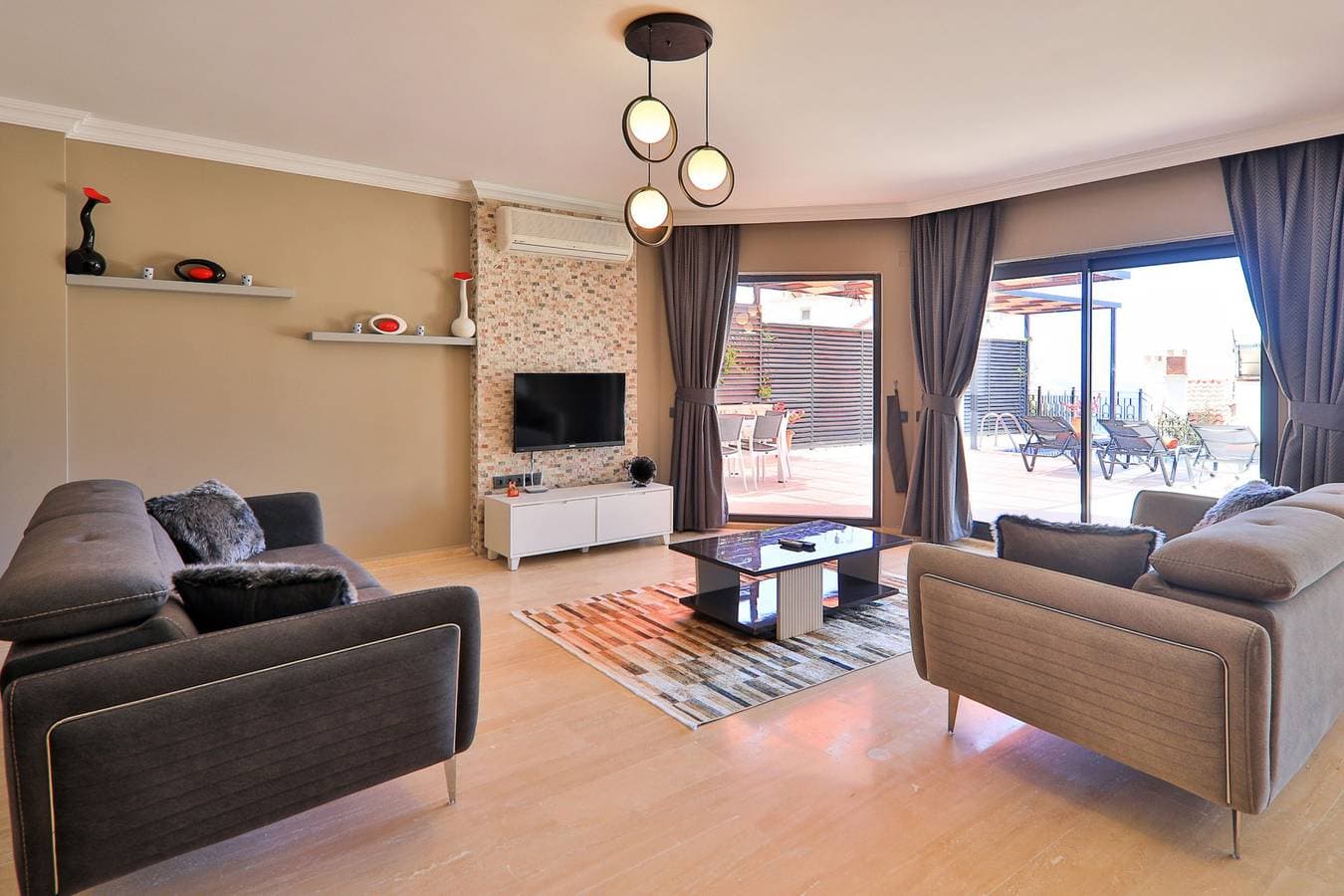 Foto 10 von 58: Villa für 6 Personen mit Balkon
