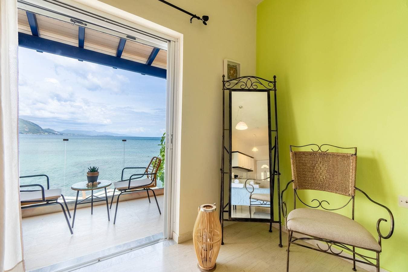 Foto 13 von 23: Einzimmerapartment 'Nikos Seaside 5' mit Meerblick, WLAN und Klimaanlage