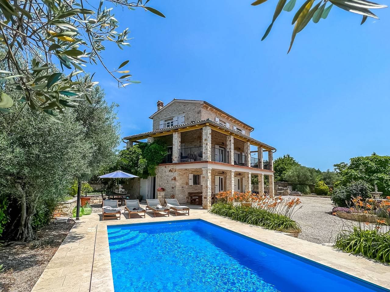 Heraki 14 km von Poreč: Grosse, rustikale Villa Bepo 1