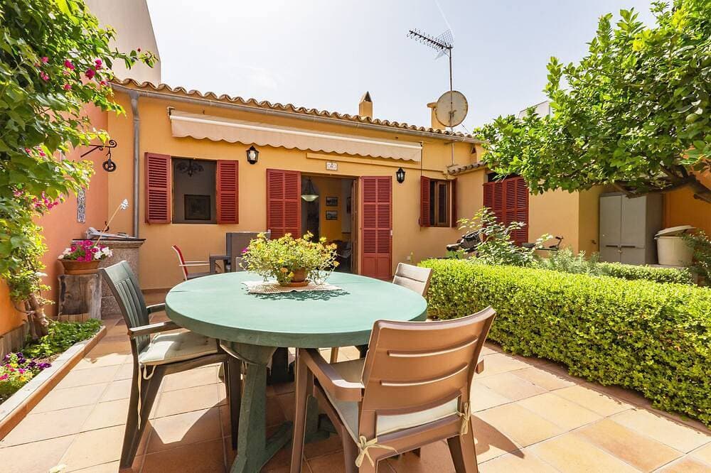 Haus mit Patiogarten nahe dem Meer 1