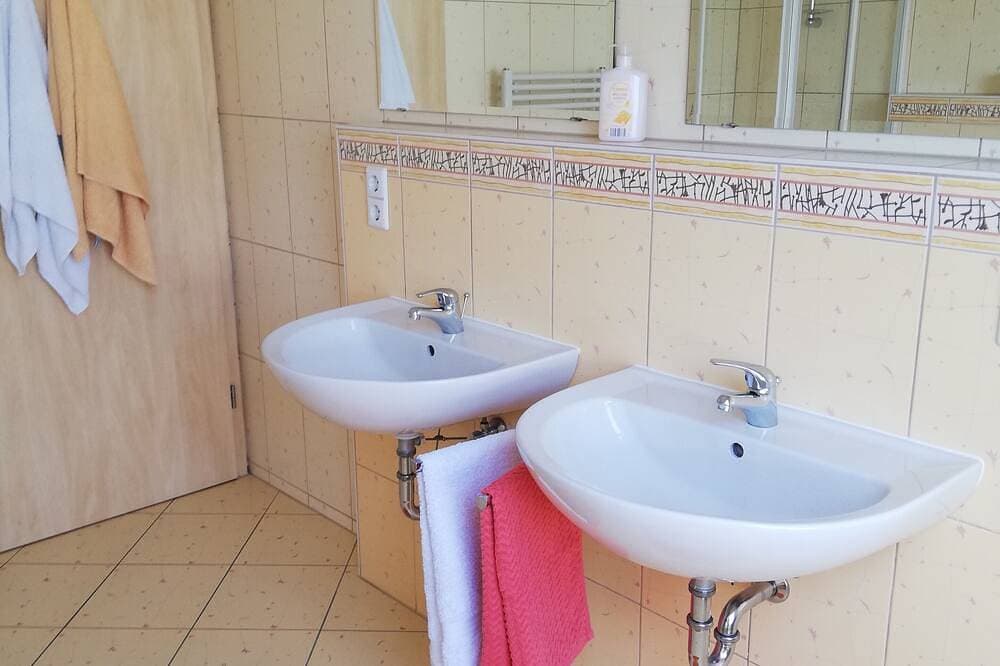 Foto 6 von 21: Große Ferienwohnung über 2 Etage am Bodensee mit Balkon im ruhige Lage.