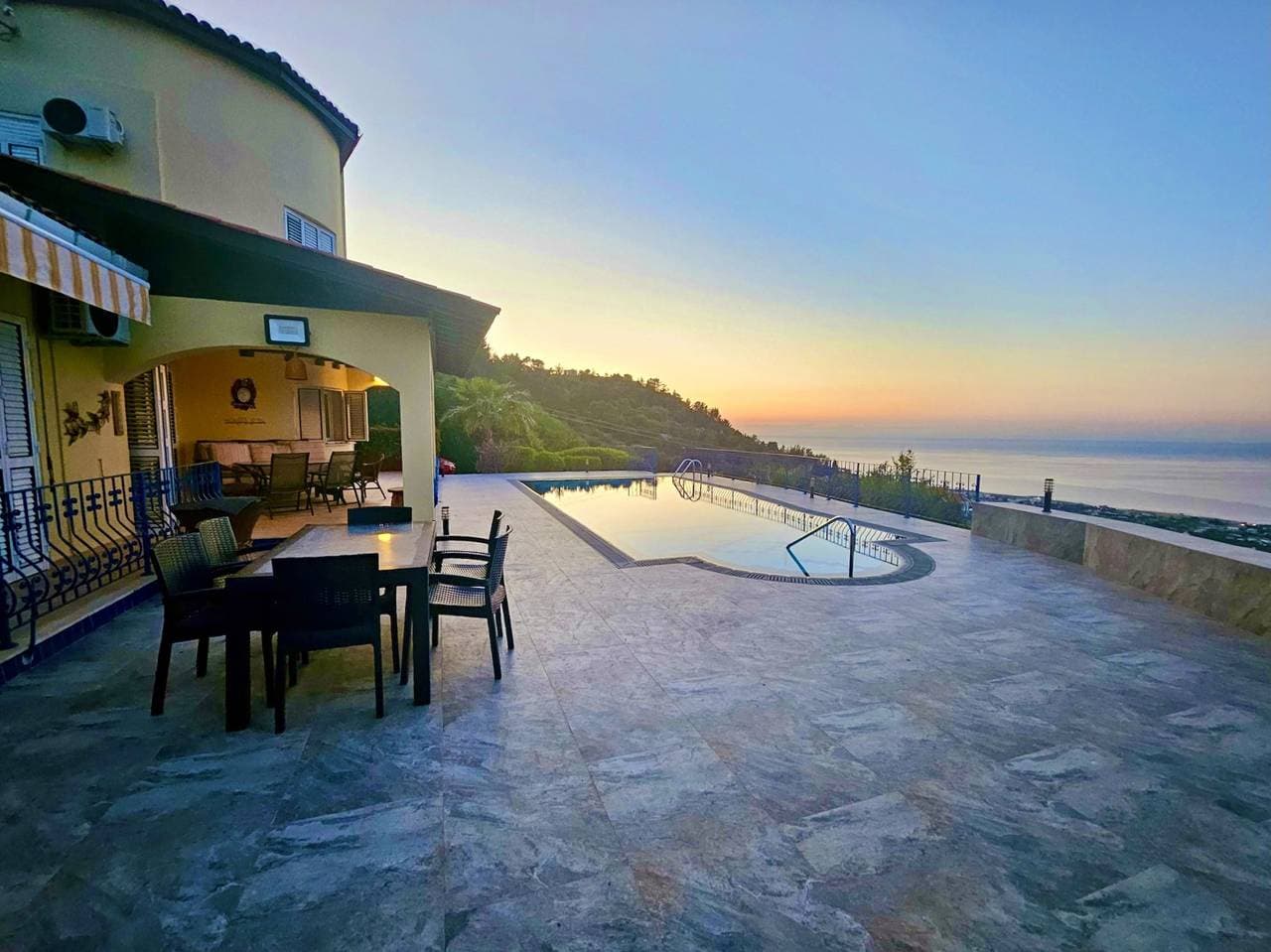 Foto 9 von 23: Villa mit 4 Schlafzimmern und herrlicher Aussicht