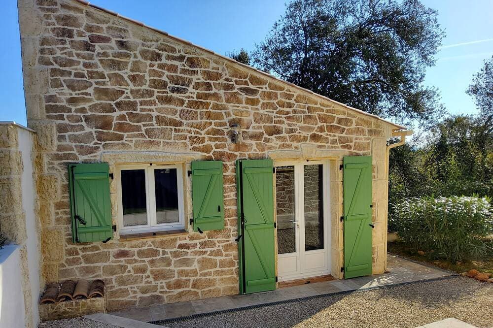 Studio spa jacuzzi private pool access villa in lorgues-83 1