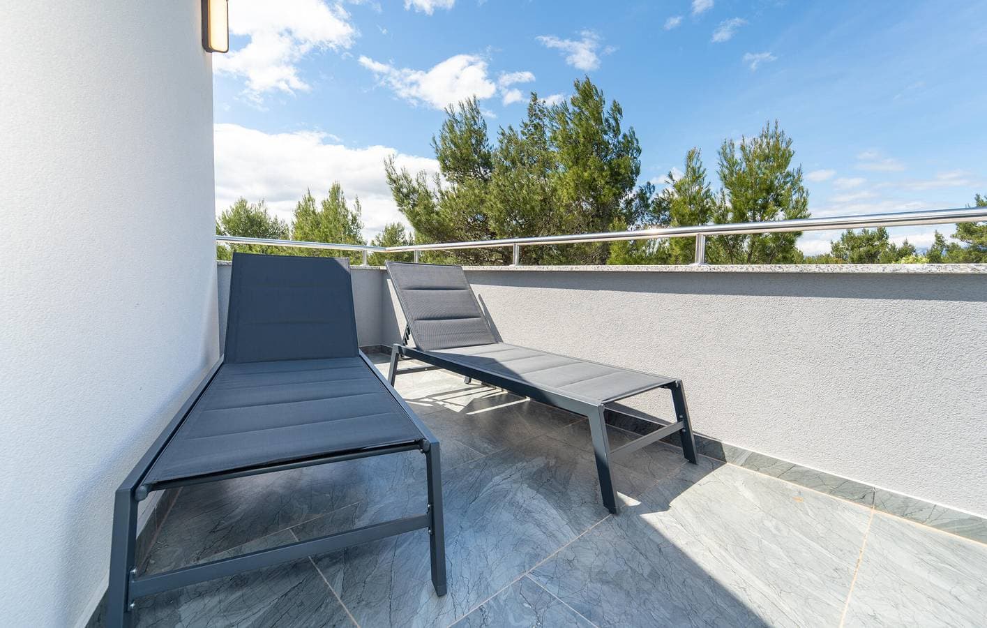 Foto 9 von 24: Apartment mit Meerblick, Terrasse und Parkplatz in der Nähe von Donji Karin