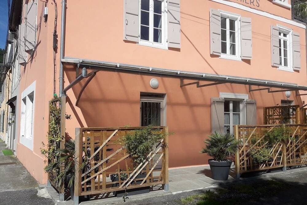 T2 *** Erdgeschoss, 200 m Innenstadt, komplett renoviert, hell 1