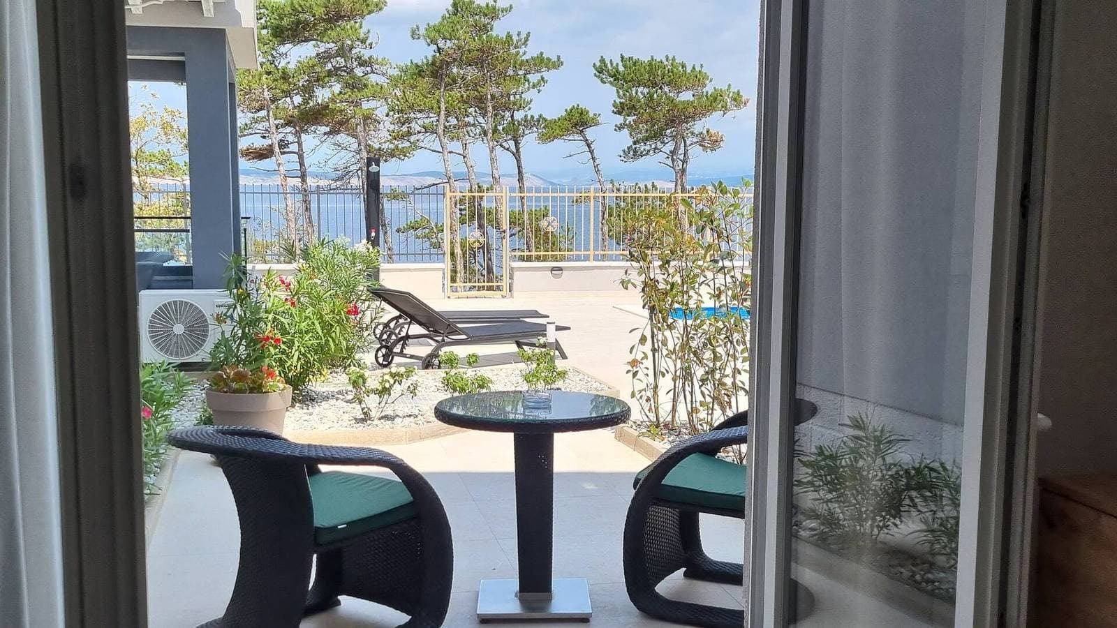 Foto 2 von 13: Luxusapartment Punta Silo - Studio, 30 m vom Meer, Meerblick, Swimmingpool, Außendusche, Smart-TV, Waschraum, privater Parkplatz