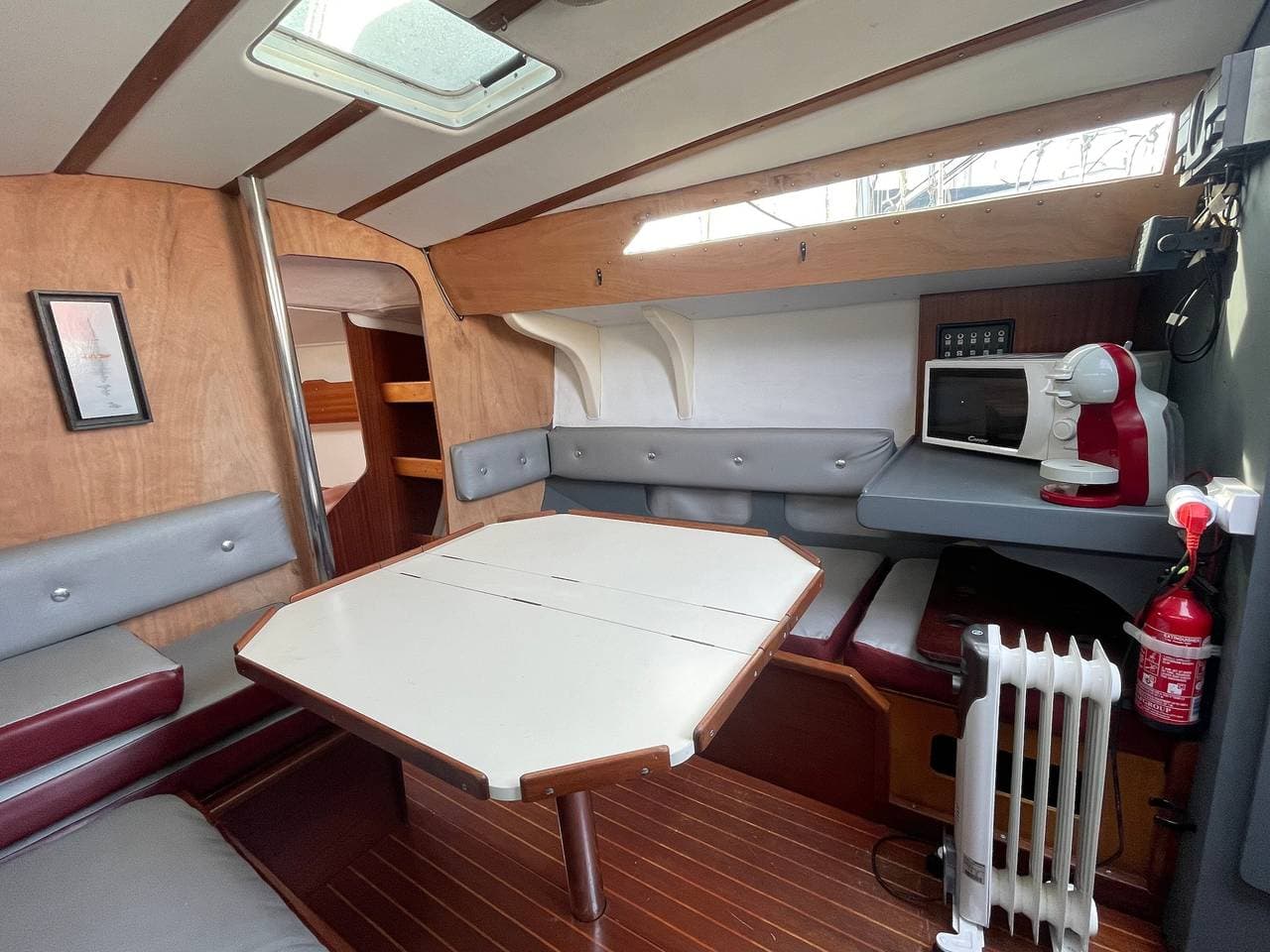 Foto 2 von 12: Boot 'Segelboot Miraflores' mit Meerblick, privater Terrasse und WLAN