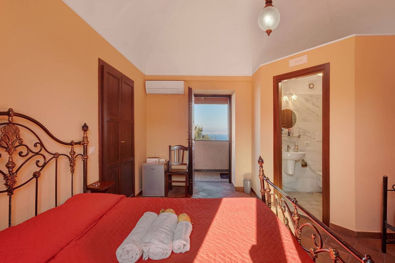 Foto 10 von 22: Ferienhaus 'Camera Limone Con Vista Mare' mit Meerblick, Wi-Fi und Klimaanlage