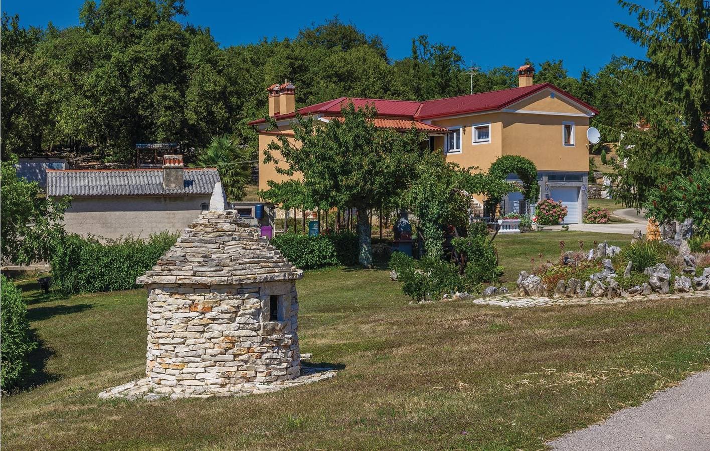 Charmante Ferienwohnung mit Terrasse, WLAN und Parkplatz in der Nähe des Zentrums von Pićan 1