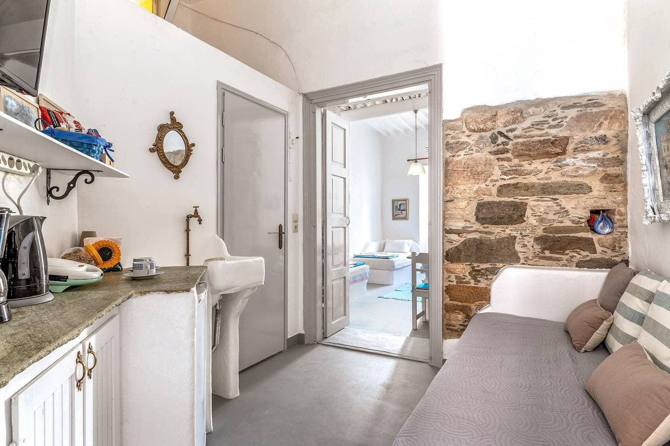 Foto 2 von 20: Ferienhaus 'Apano Vrysi Tinos 3' mit Gemeinschaftsterrasse, WLAN und Klimaanlage