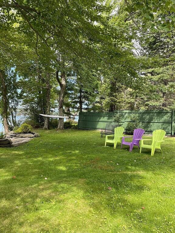 Foto 11 von 31: Lakefront Gemütliches Ferienhaus