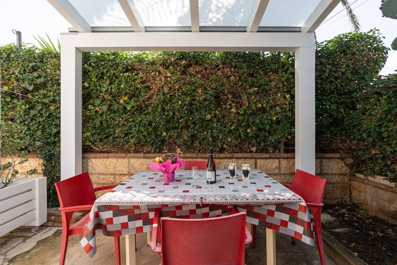 Foto 2 von 34: Ferienwohnung 'Casa Rossa' mit Meerblick, Veranda und WLAN