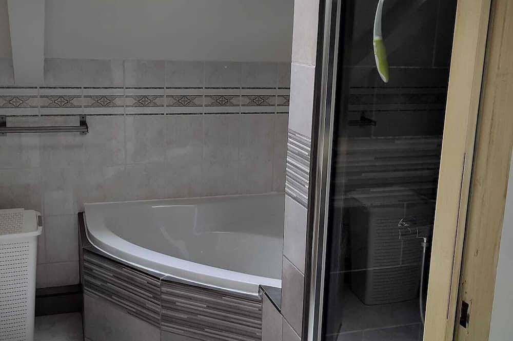 Foto 6 von 28: Ferienhaus 4/6 Pers in den Ardennen, Hallenbad, Greenway geht vorbei.