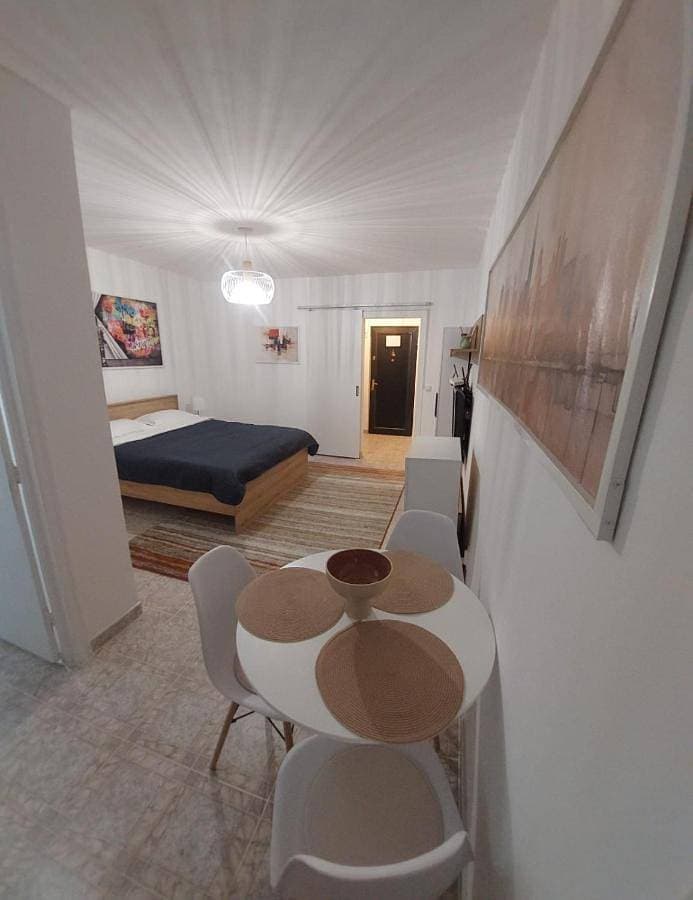Simon's Place 1