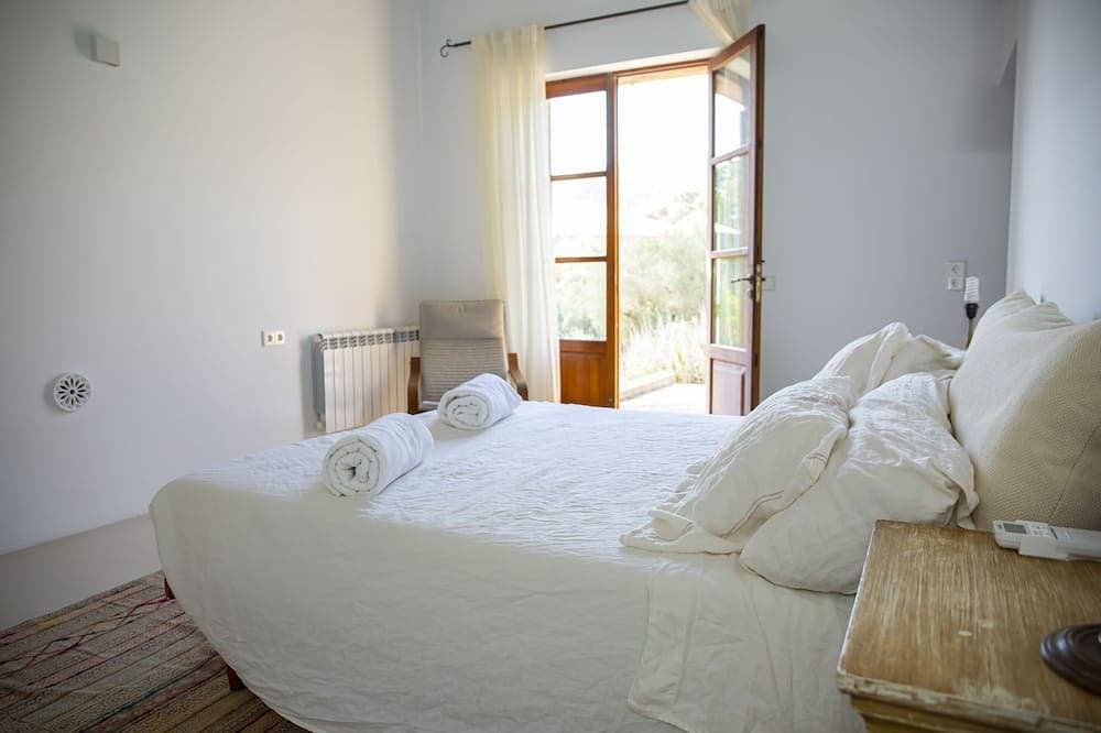 Foto 3 von 30: Splendid Villa With Nice Views Over the Valley