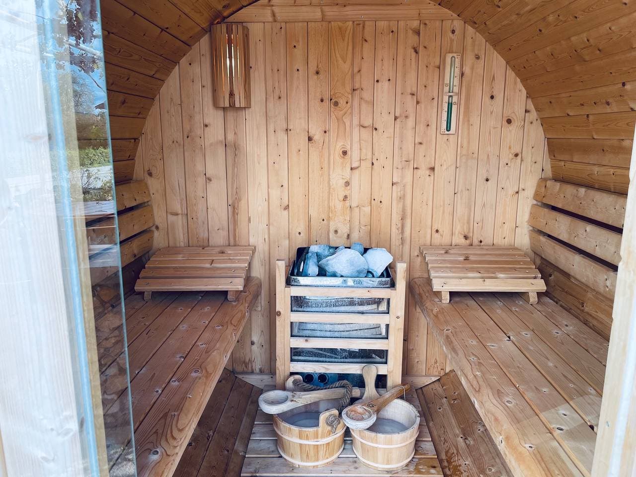 Foto 9 von 27: Das Bootshaus - Ferienwohnung Sundowner, 50 qm, 1 sep. Schlafzimmer mit Balkon