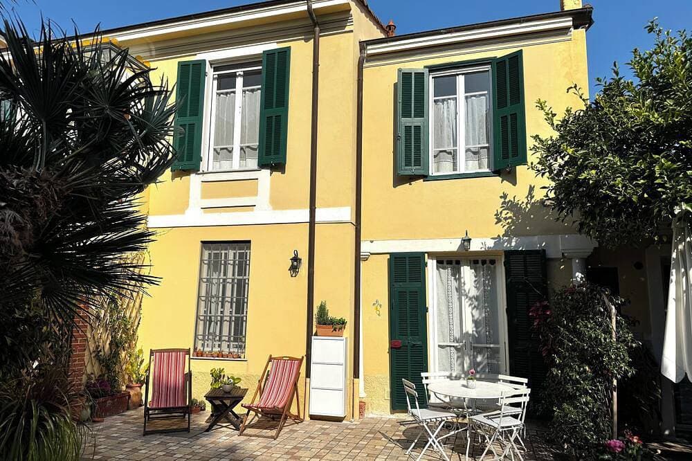 Villa in der Stadt | 6 Gäste | 5 Min. zum Meer | Garten | Privatparkplatz 1