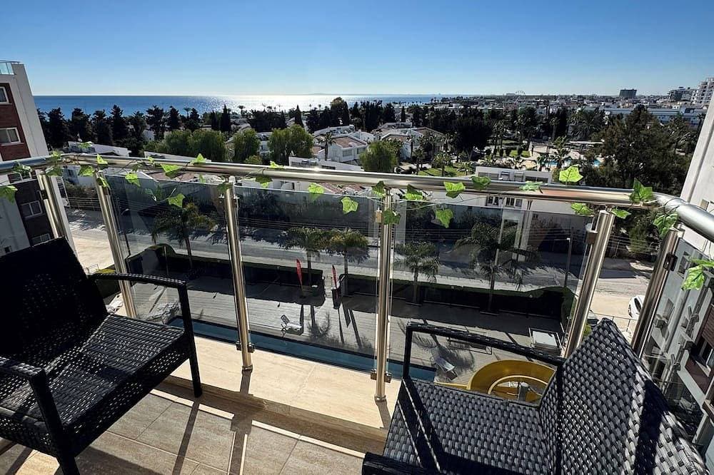 Foto 10 von 18: Beautiful Sea View Studio with Pool. 5-Min Walk to the Beach