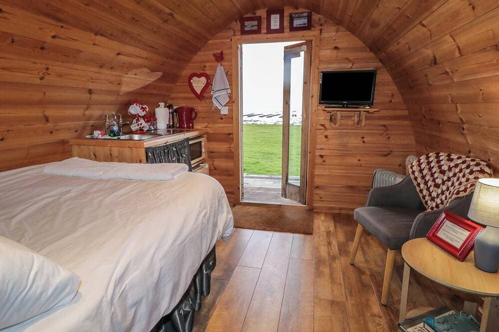 Foto 4 von 13: River View Pod, pet friendly, with open fire in Muff, County Donegal