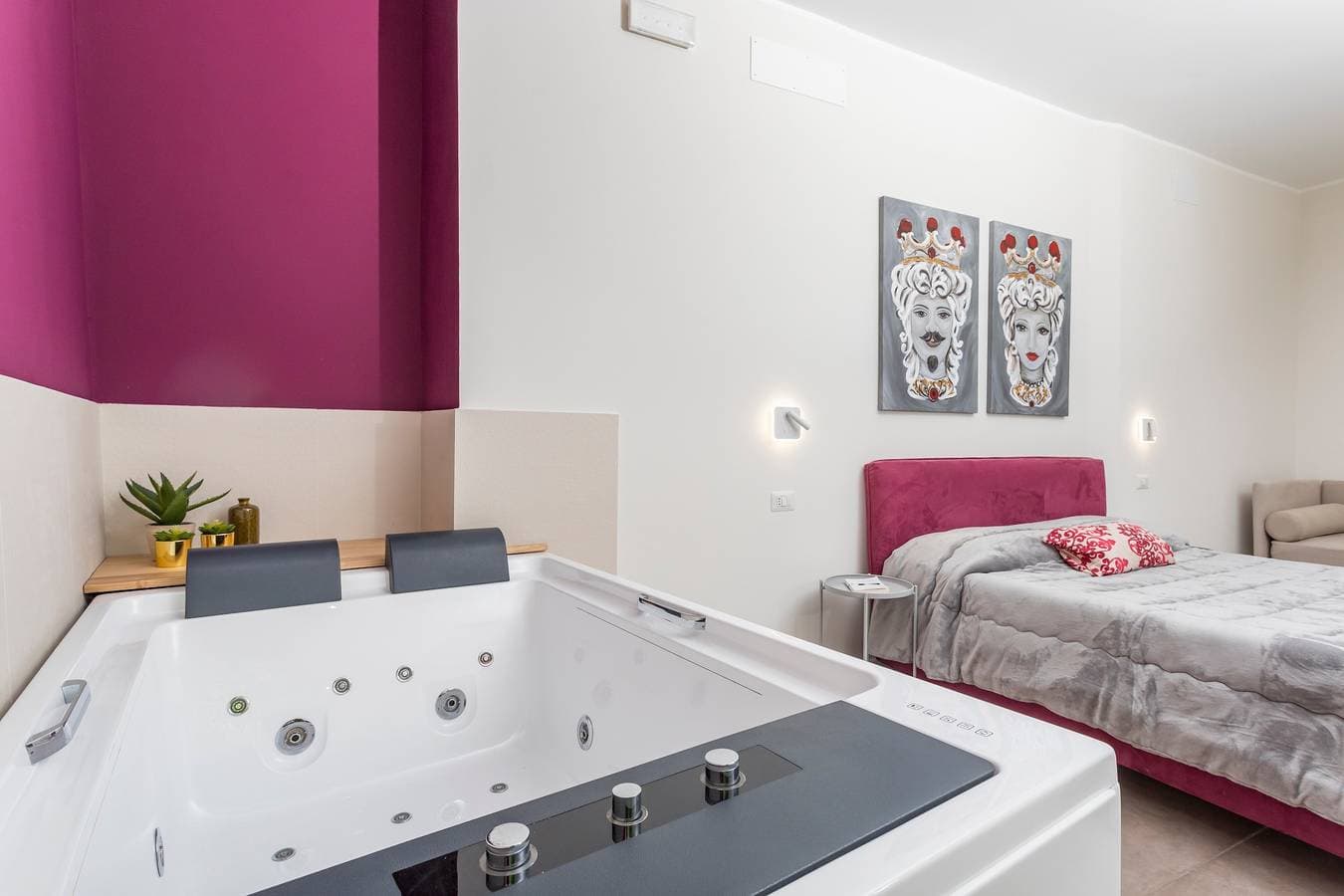 Foto 5 von 23: Apartment 'Taormina Center Suite' mit Whirlpool im Zimmer im historischen Zentrum
