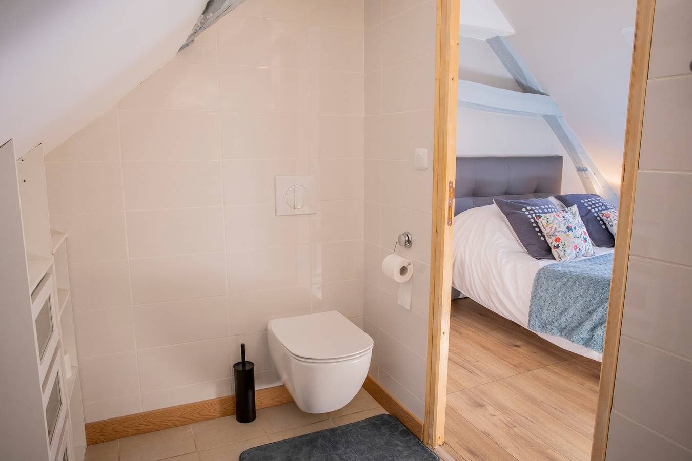 Foto 11 von 20: Gästezimmer 'Suite Bleuet – Le Petit Puits' mit gemeinsamem Garten und WLAN