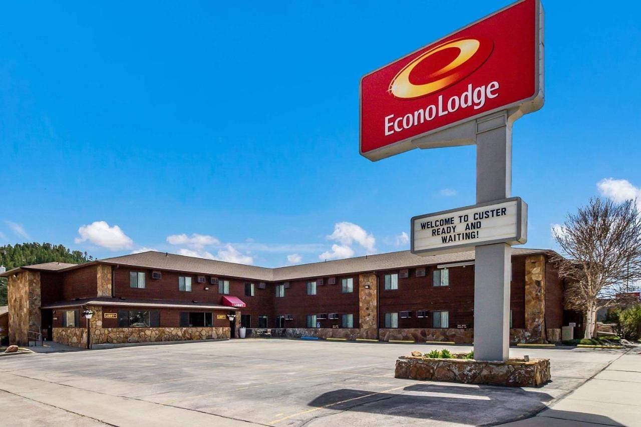 Econo Lodge, Downtown Custer Near Custer State Park and Mt Rushmore 1
